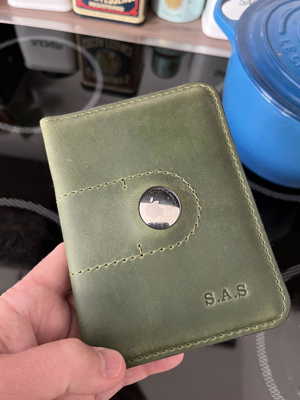 Crazy Horse Craft Wallets & Card Holders Veg-Tanned Leather AirTag Passport Wallet Classic Brown
