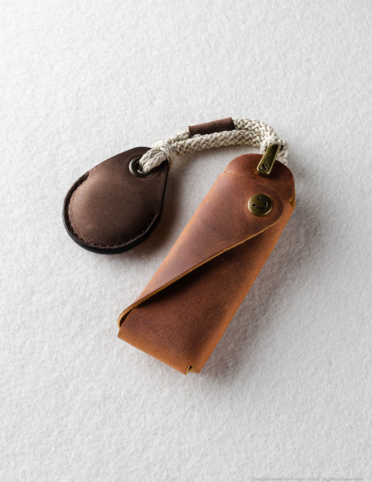 Crazy Horse Craft AirTag Holders custodia AirTag Wood Brown in pelle