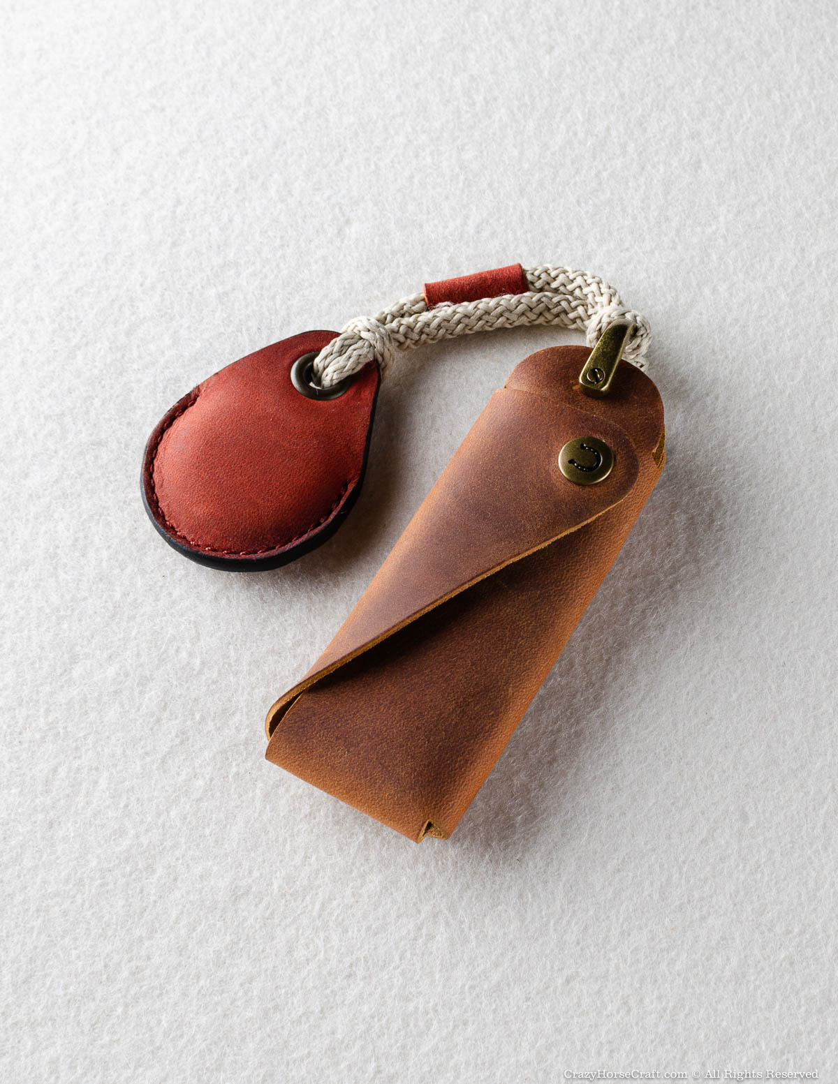 Crazy Horse Craft AirTag Holders porta AirTag in pelle Fragola Red