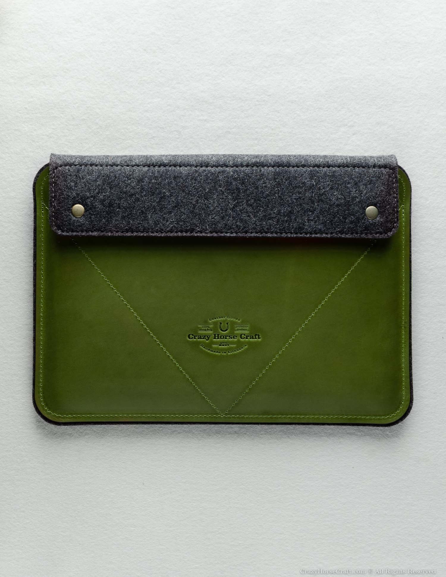 Crazy Horse Craft MacBook Cases custodia MacBook Alpine Green in pelle