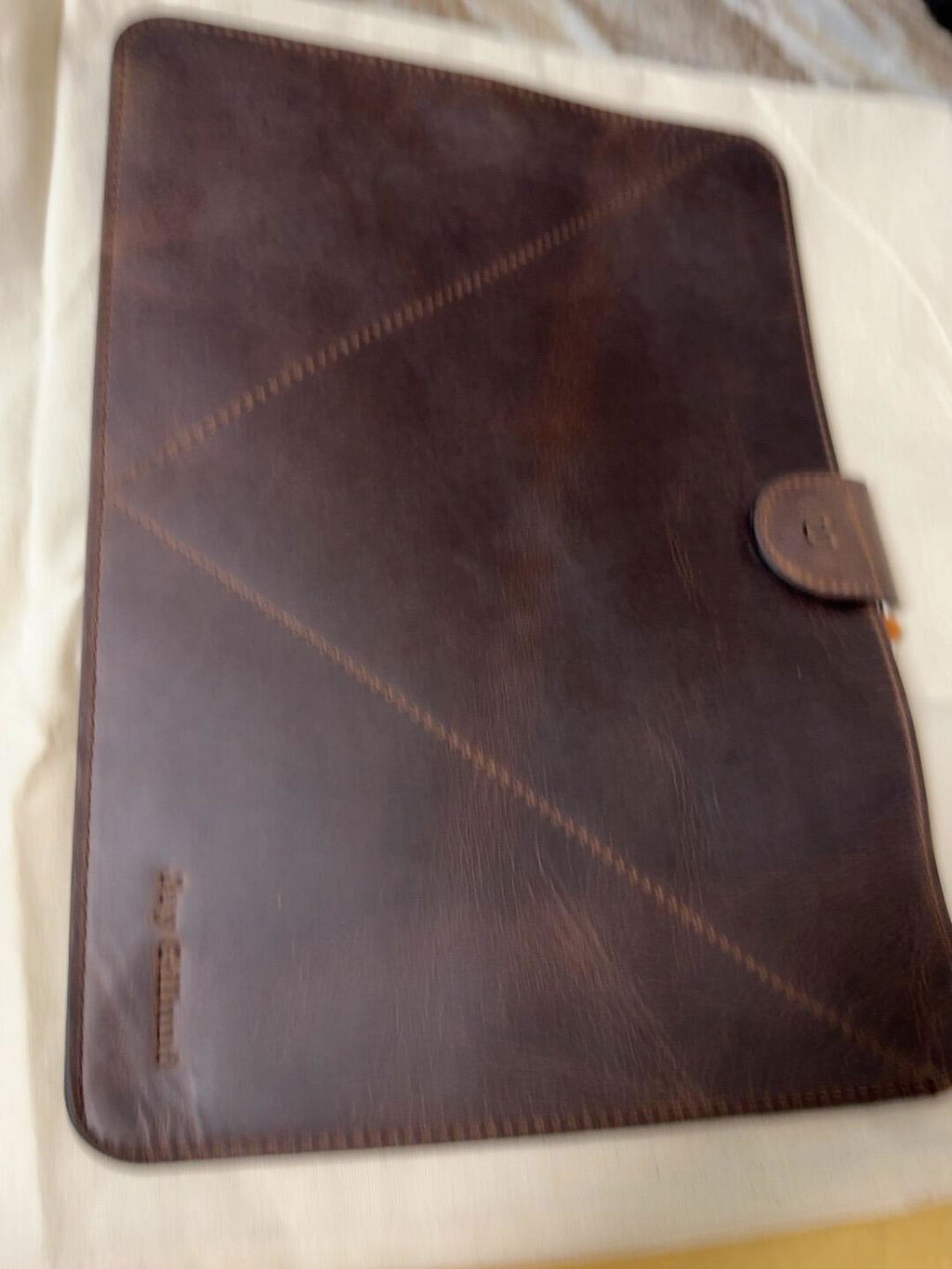 Crazy Horse Craft MacBook Cases custodia MacBook Neo Classic Brown in pelle