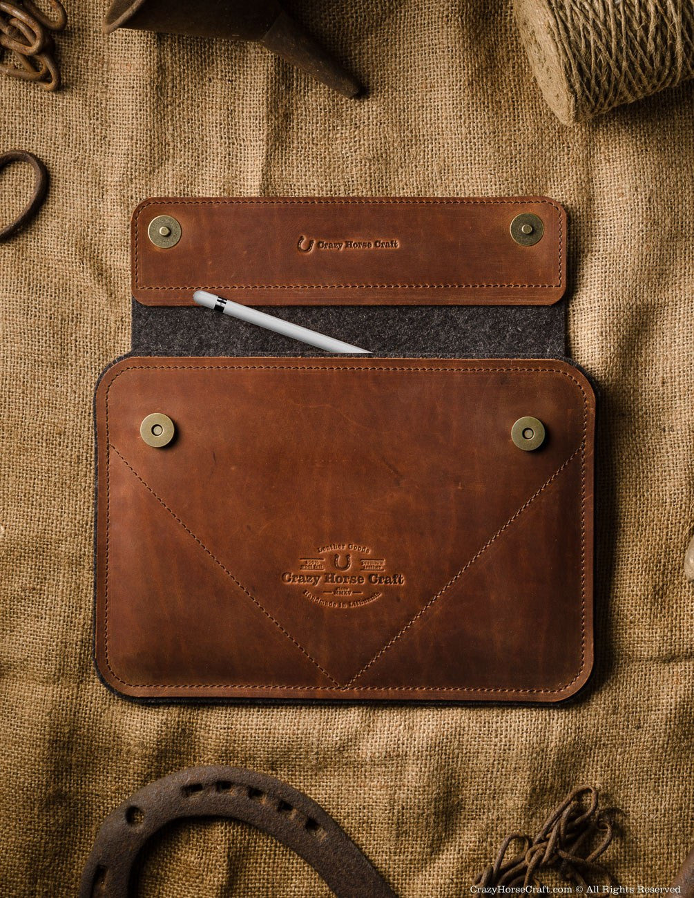 Crazy Horse Craft iPad and Kindle Cases custodia iPad in pelle marrone con supporto