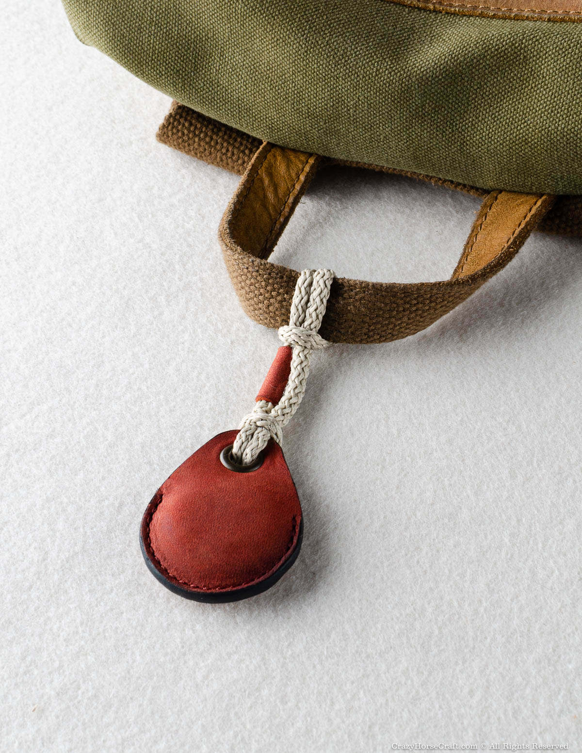 Crazy Horse Craft AirTag Holders porta AirTag in pelle Fragola Red