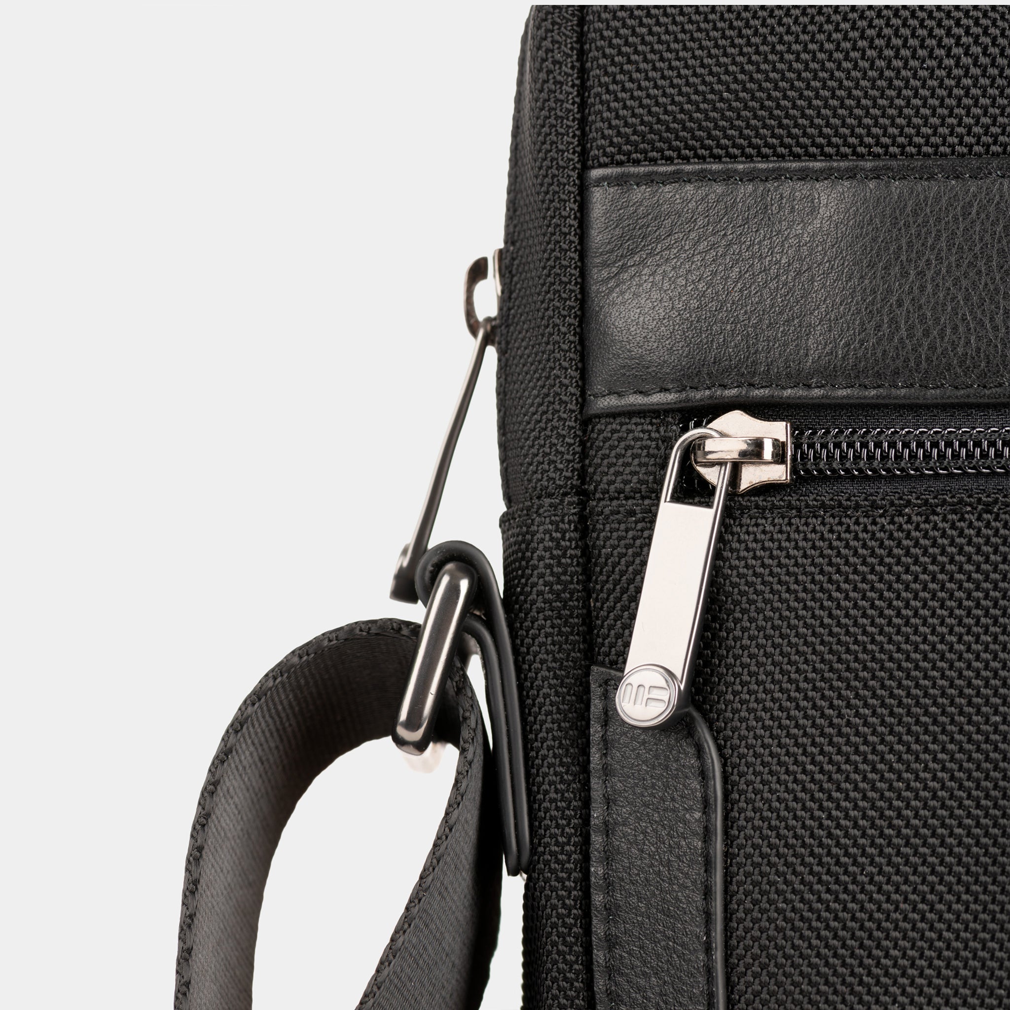 Miguel Bellido Bolsos cruzados para hombre Seúl largo borsello tecnico in pelle