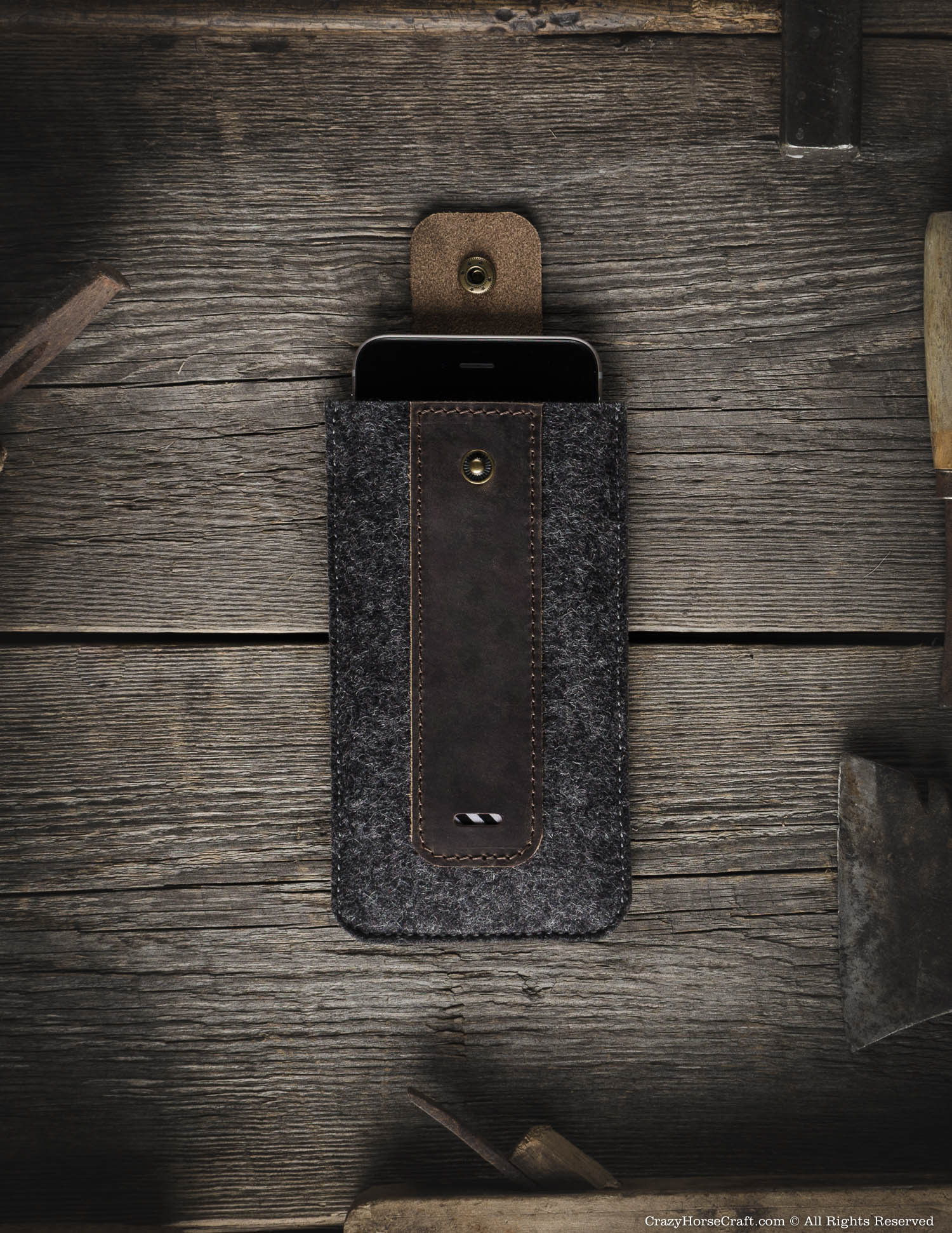 Crazy Horse Craft Phone Cases custodia iPhone Wood Brown in feltro