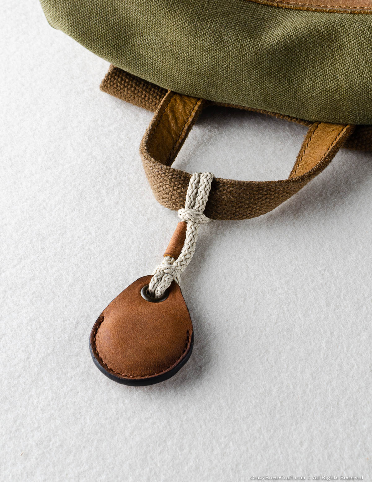 Crazy Horse Craft AirTag Holders porta AirTag in pelle marrone