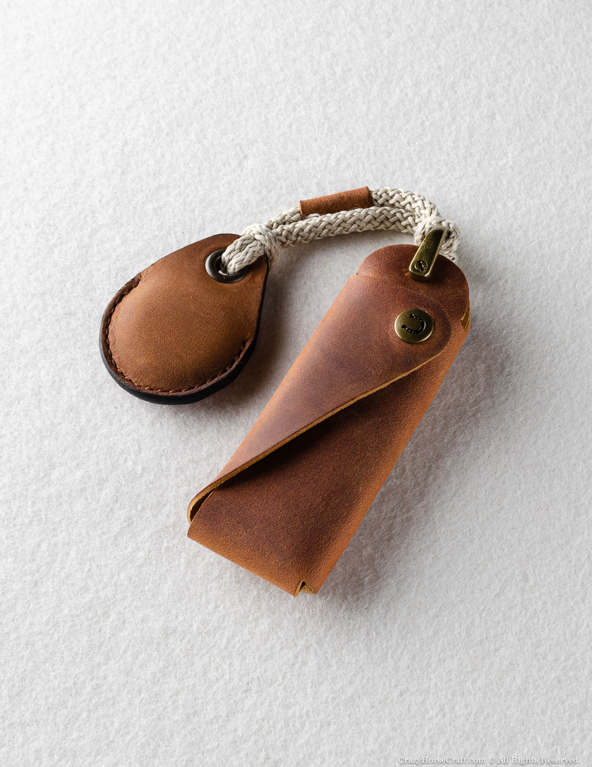 Crazy Horse Craft AirTag Holders porta AirTag in pelle marrone