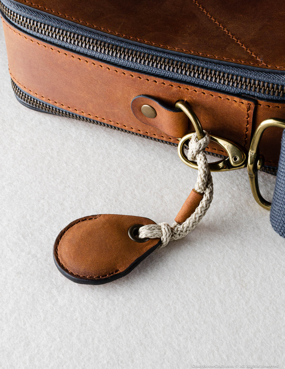 Crazy Horse Craft AirTag Holders porta AirTag in pelle marrone