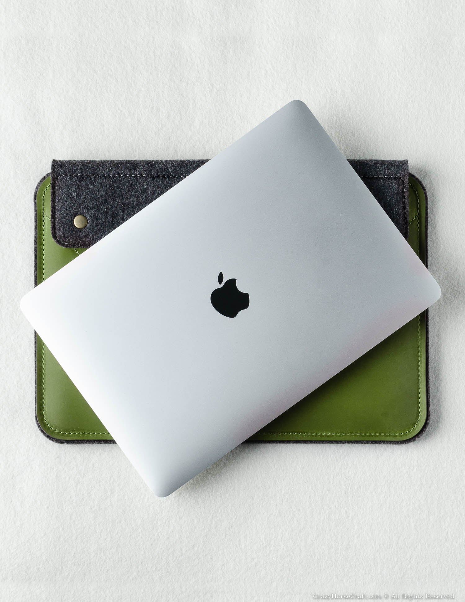 Crazy Horse Craft MacBook Cases custodia MacBook Alpine Green in pelle
