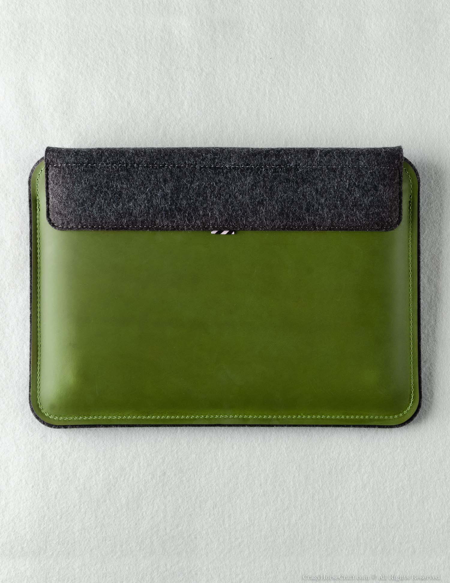 Crazy Horse Craft MacBook Cases custodia MacBook Alpine Green in pelle