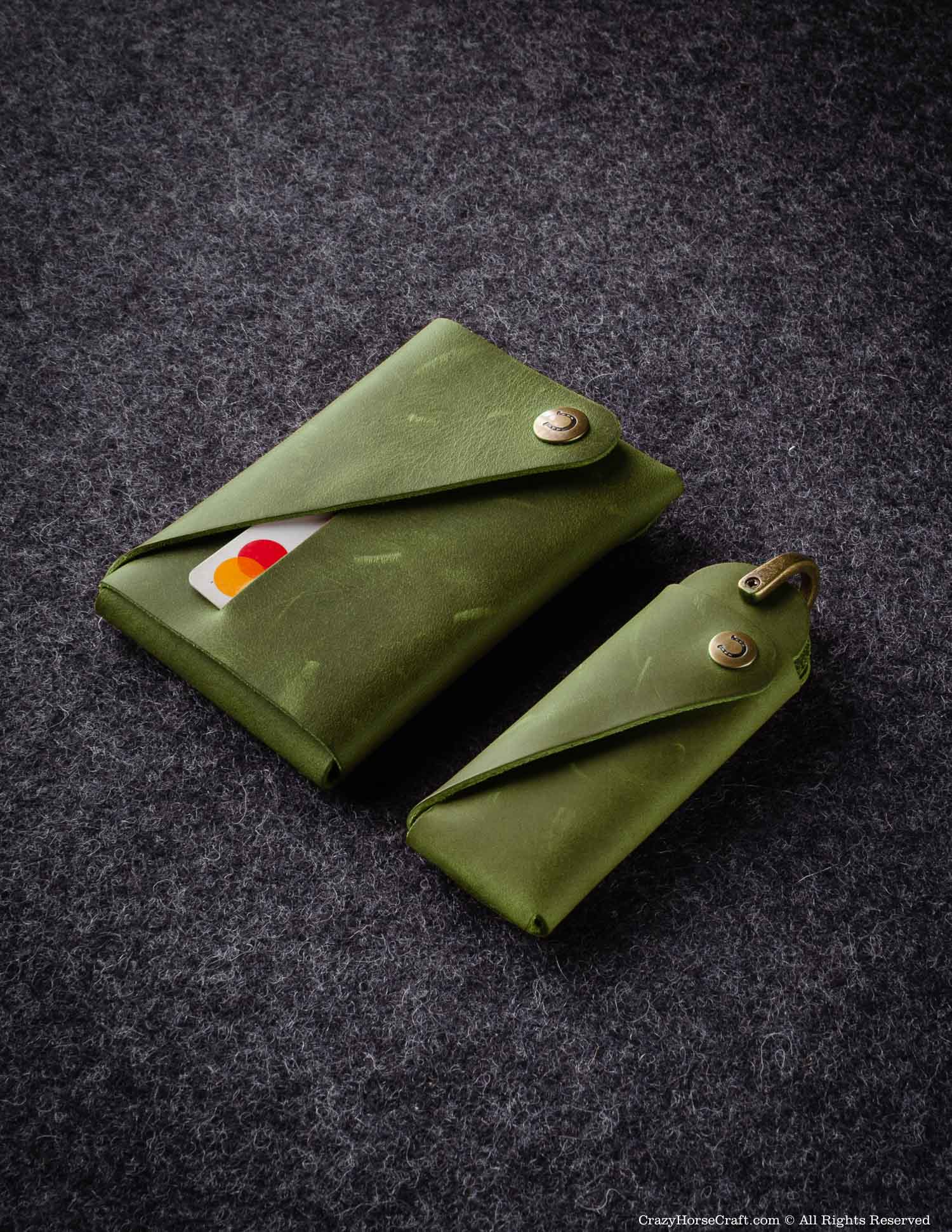 Crazy Horse Craft Minimalist Series set portafoglio e portachiavi in pelle marrone