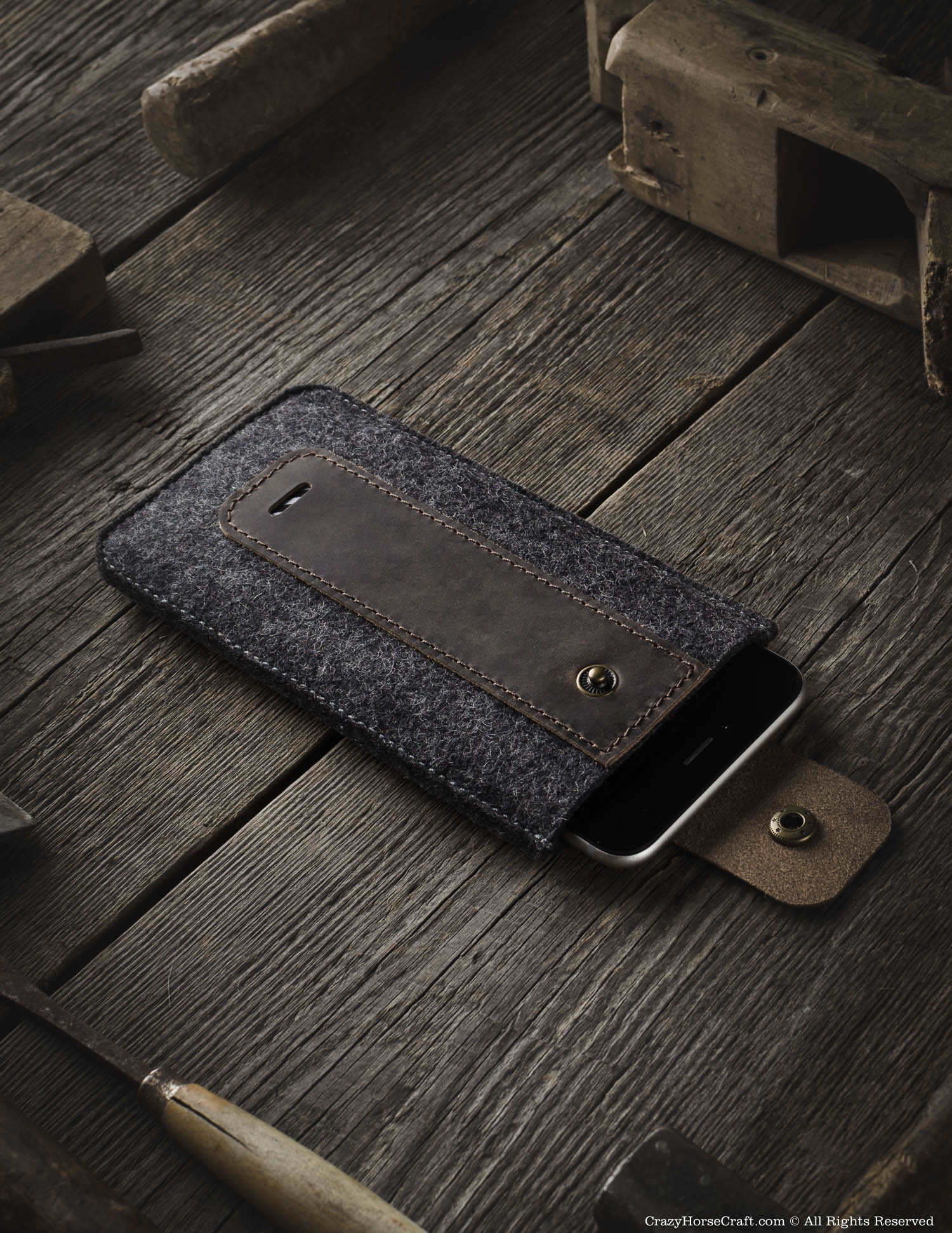 Crazy Horse Craft Phone Cases custodia iPhone Wood Brown in feltro