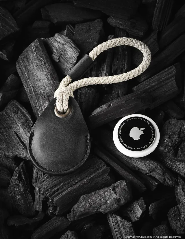 Crazy Horse Craft AirTag Holders portachiavi AirTag Carbon Black in pelle