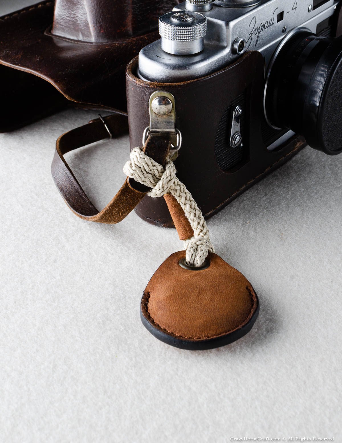 Crazy Horse Craft AirTag Holders porta AirTag in pelle marrone