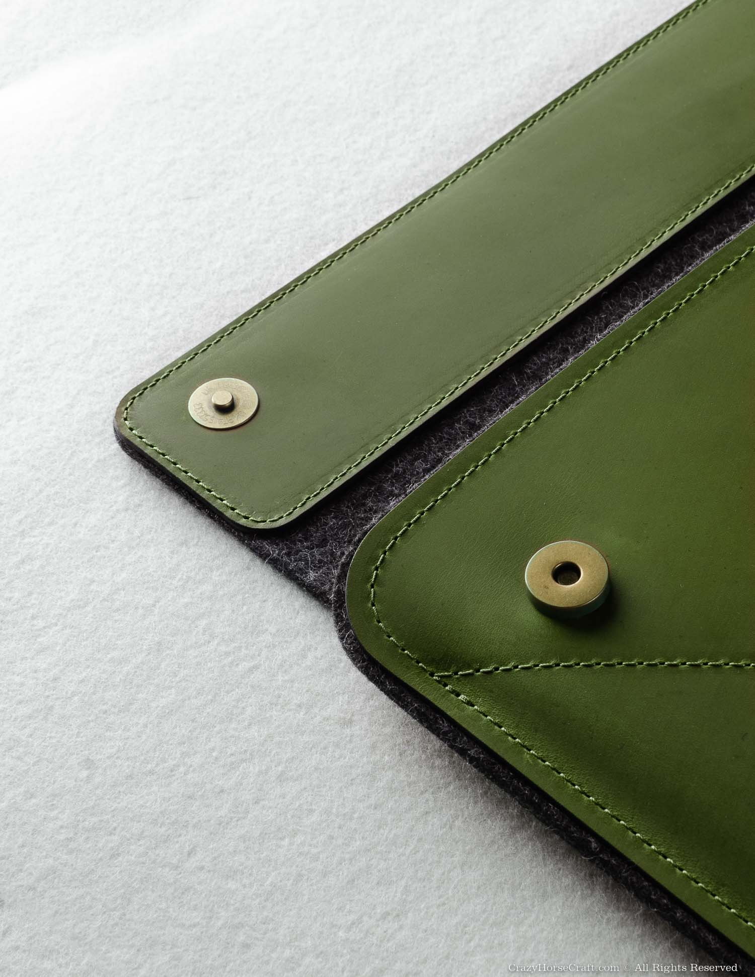 Crazy Horse Craft MacBook Cases custodia MacBook Alpine Green in pelle