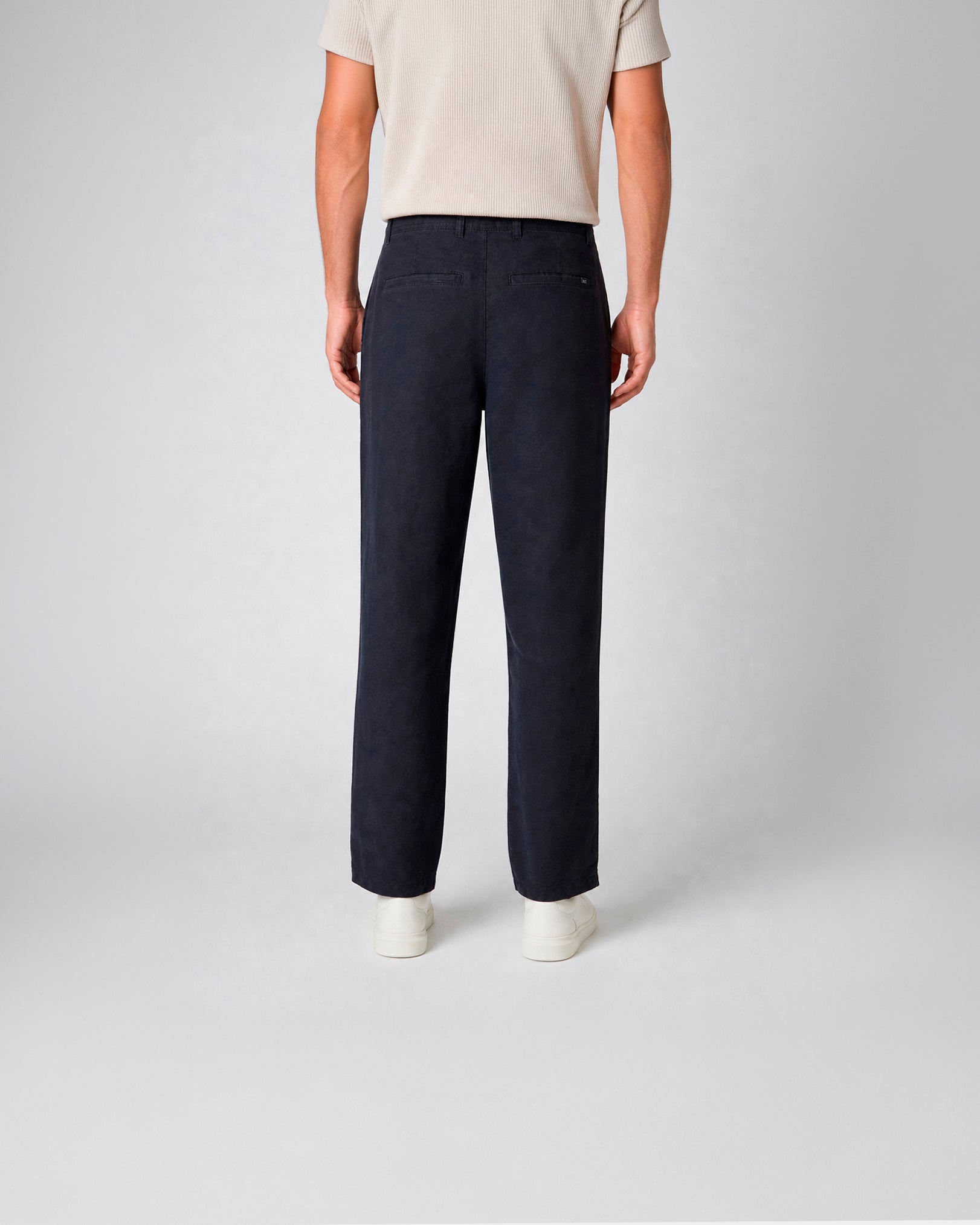 Miguel Bellido Pantalones Pantalón chino con pinzas pantalone in lino blu