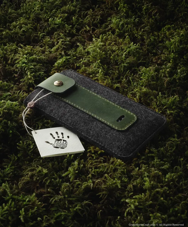 Crazy Horse Craft Phone Cases Wool Felt Phone Sleeve custodia iPhone verde alpino