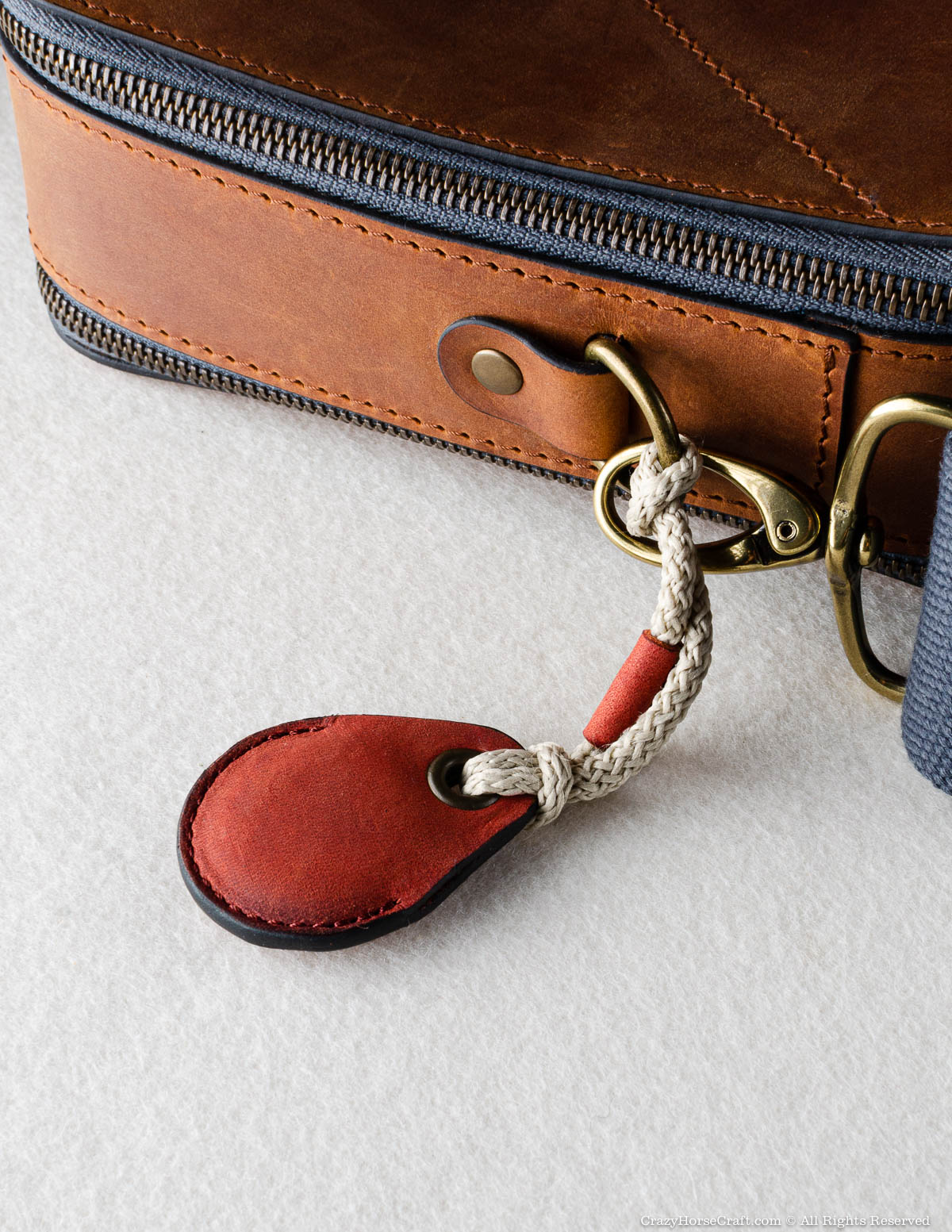 Crazy Horse Craft AirTag Holders porta AirTag in pelle Fragola Red