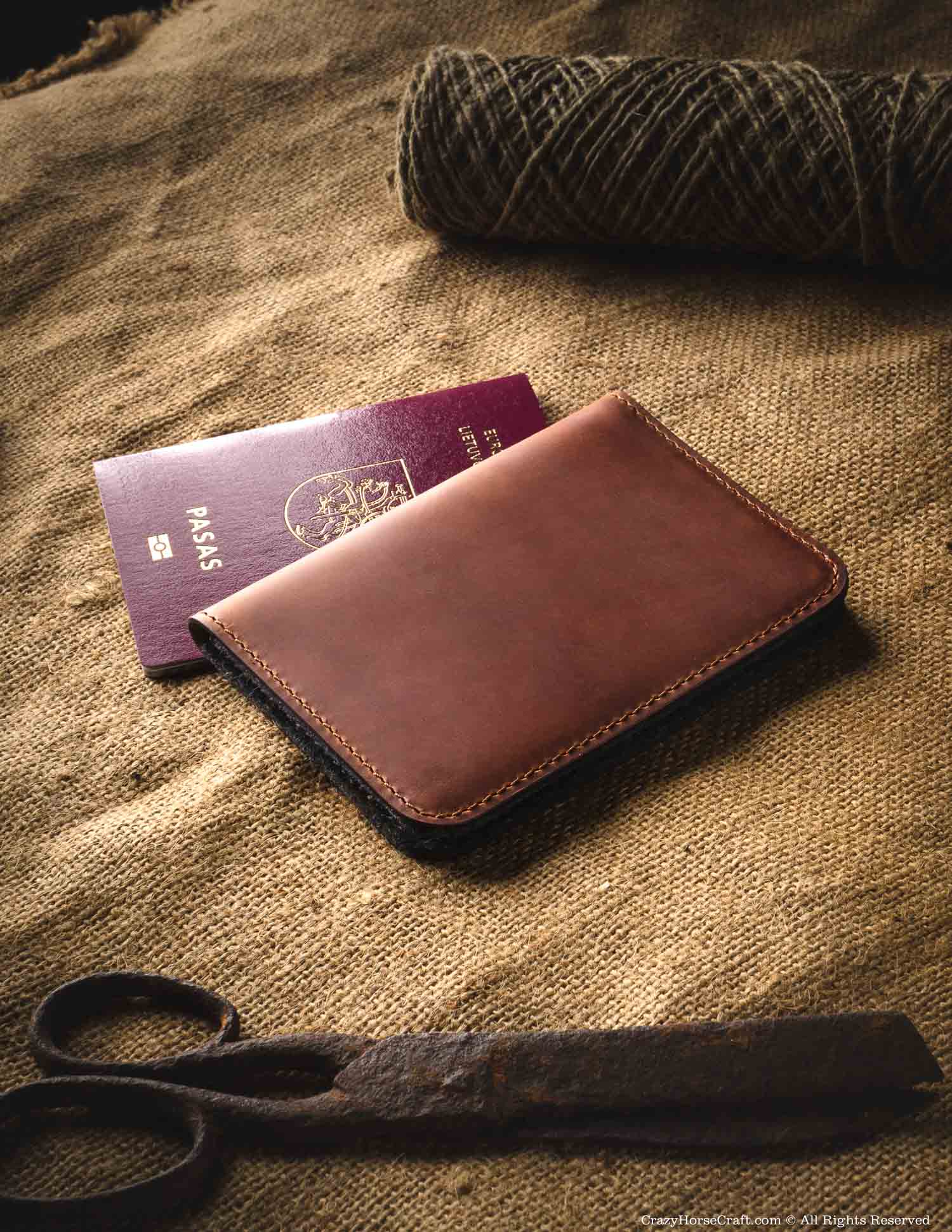 Crazy Horse Craft Wallets & Card Holders portafoglio passaporto Classic Brown