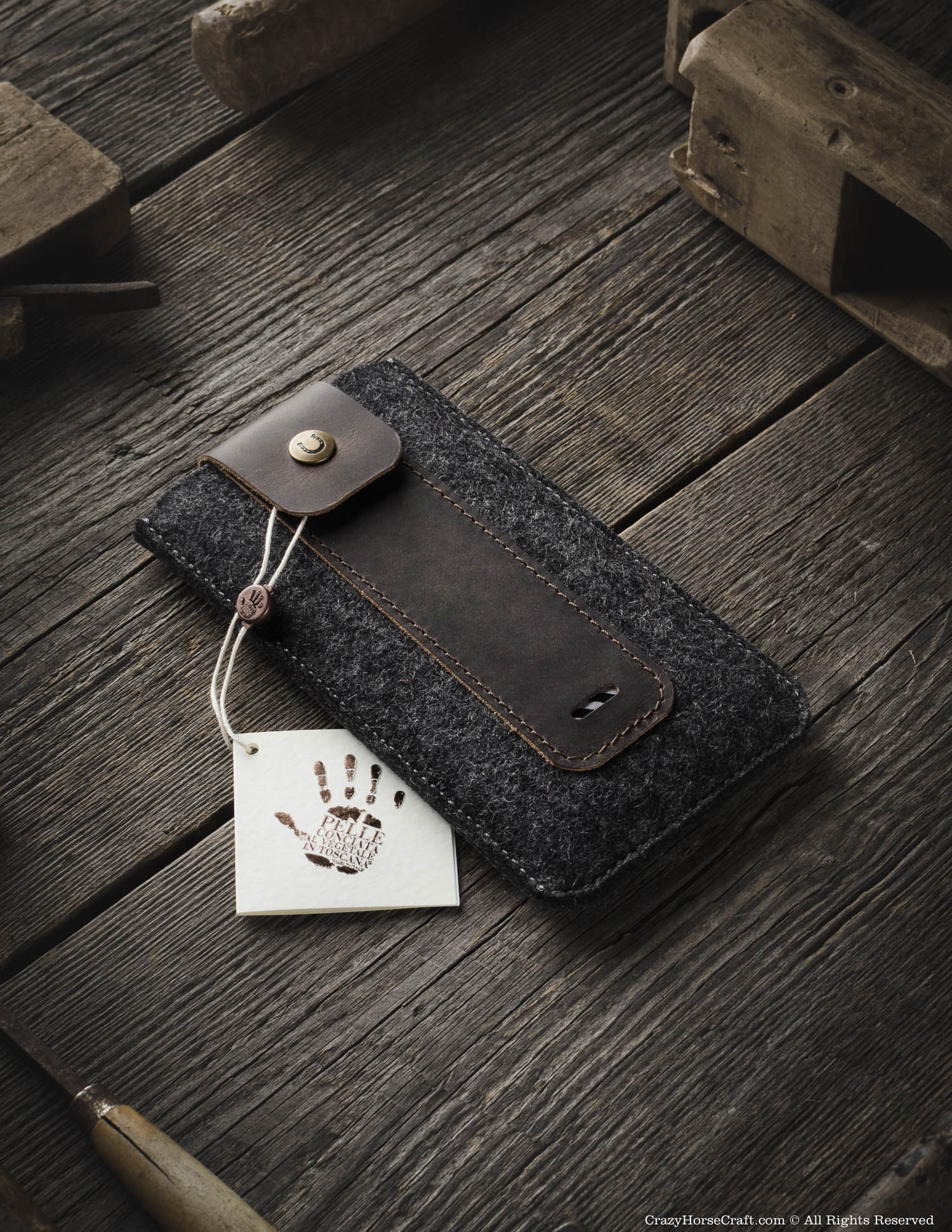 Crazy Horse Craft Phone Cases custodia iPhone Wood Brown in feltro
